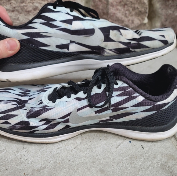 Nike women's running shoes size 9.5 black & white training - Picture 7 of 7